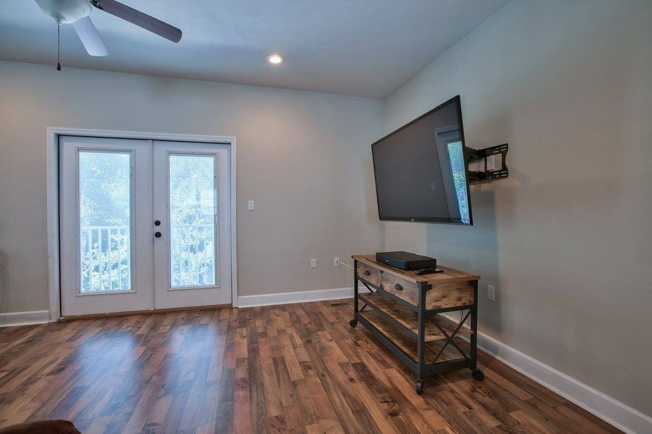 1864 1864 West-1862 Bellevue Way - Photo 5 of 9