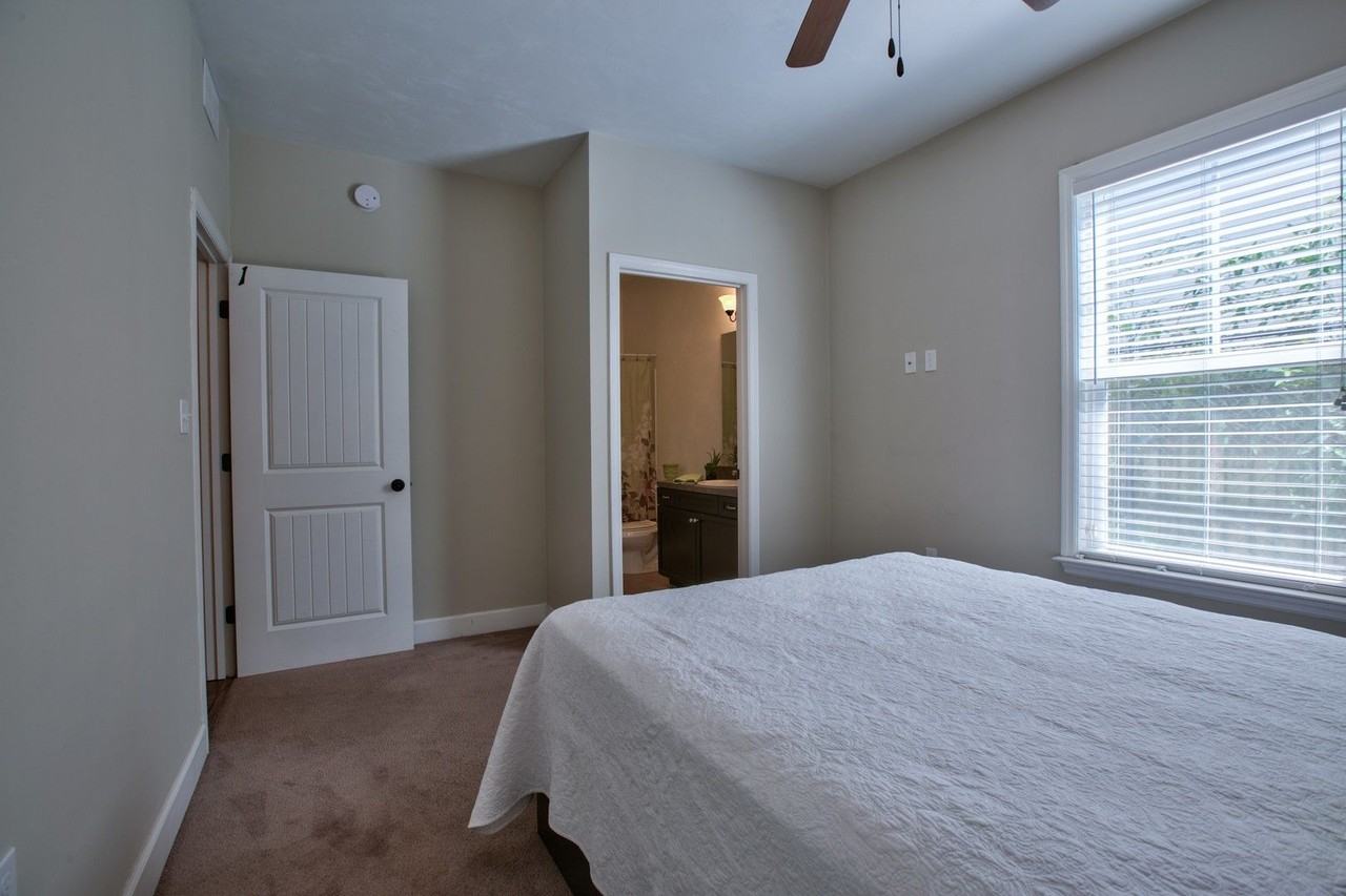 1864 1864 West-1862 Bellevue Way - Photo 7 of 9