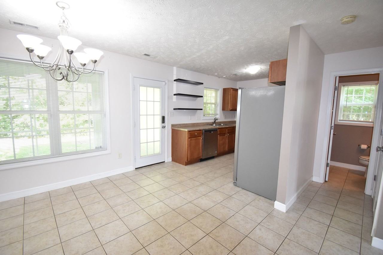 165 Pender Rd - Photo 7 of 25