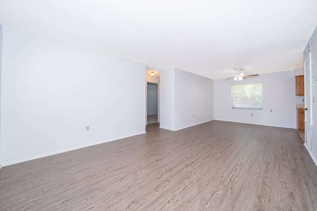 828 Ballard St - Photo 2 of 15