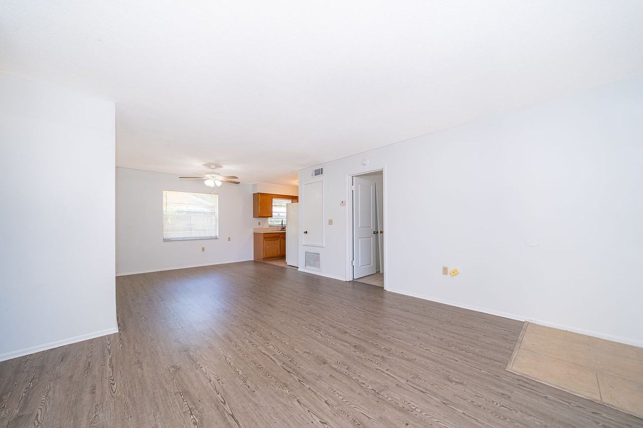 828 Ballard St - Photo 3 of 15