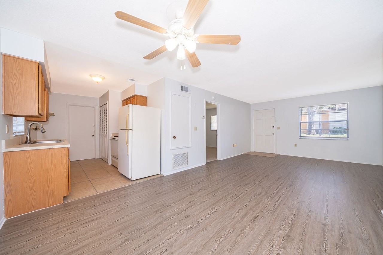 828 Ballard St - Photo 4 of 15