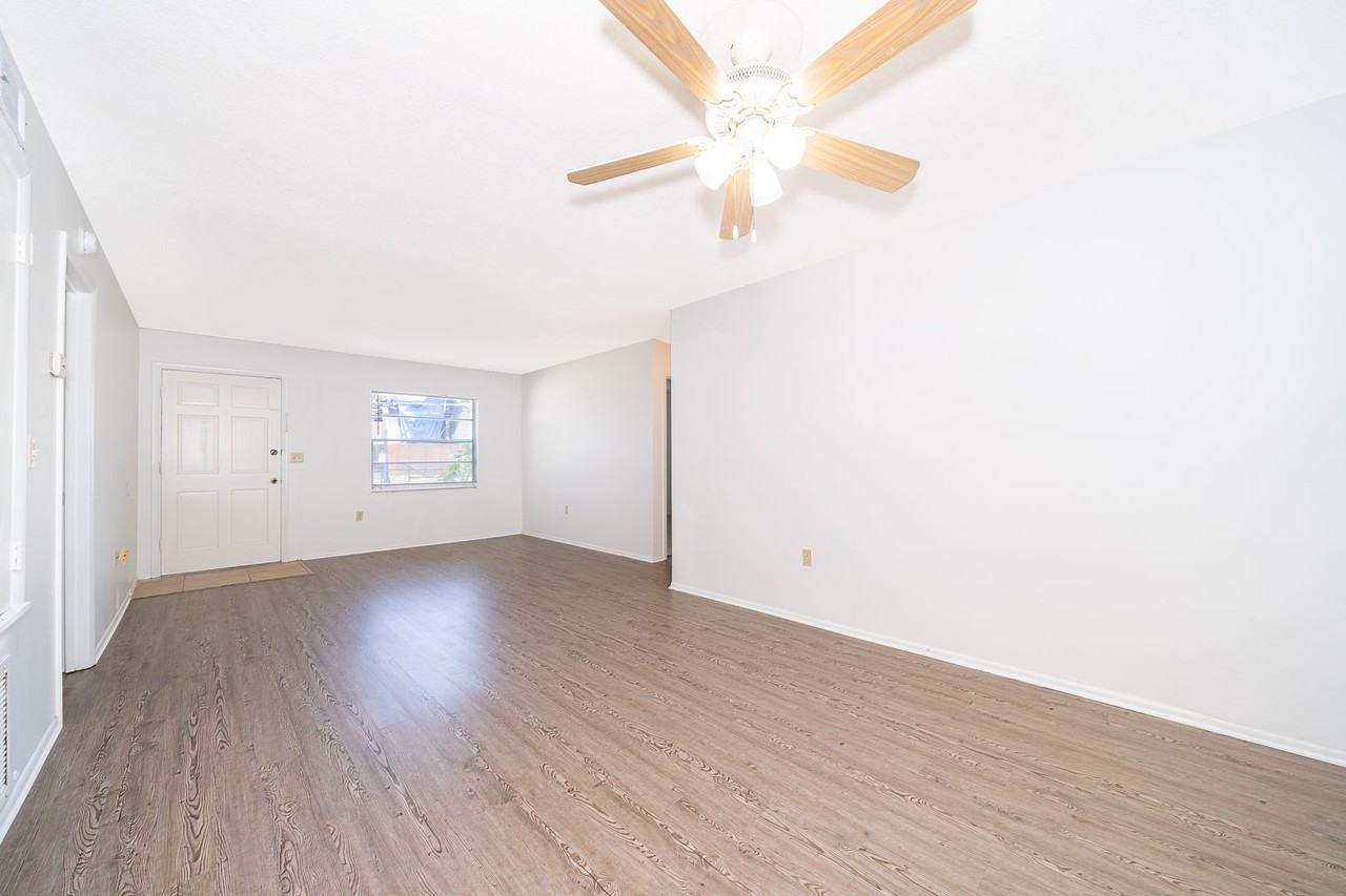 828 Ballard St - Photo 5 of 15