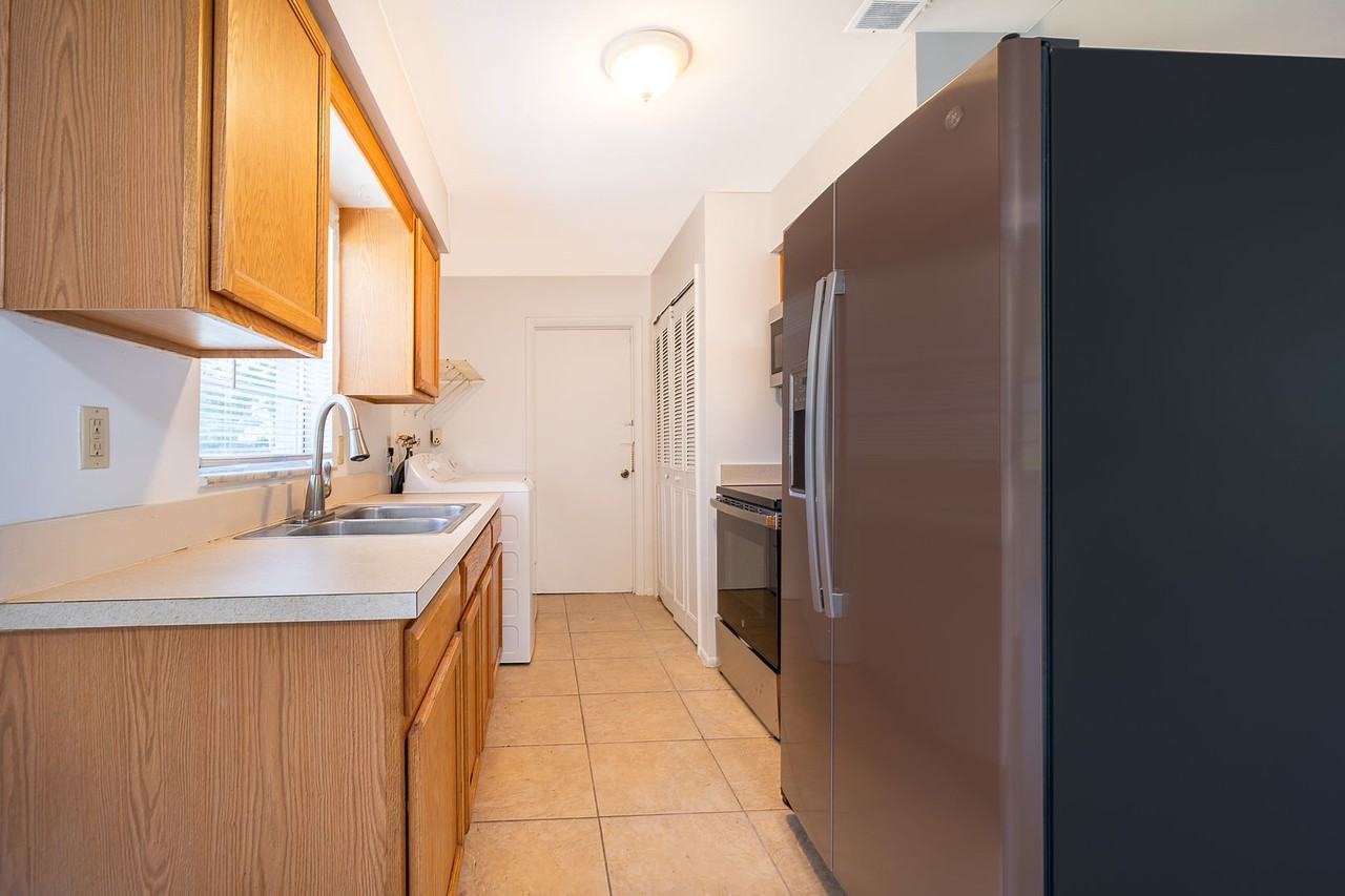 828 Ballard St - Photo 6 of 15