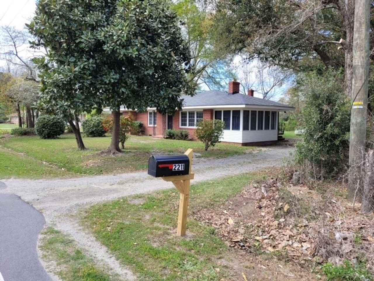 2211 E 7th St - Photo 2 of 14