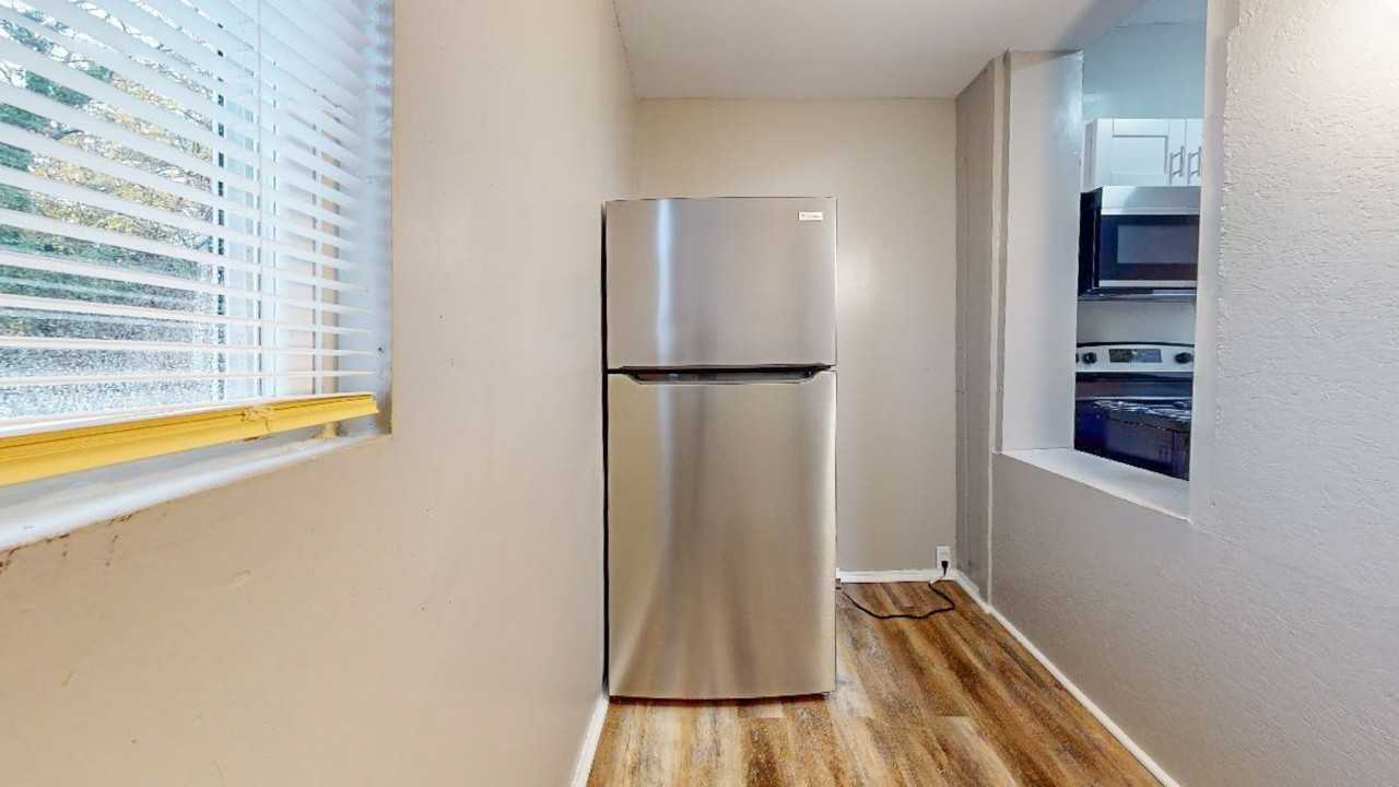 1406 Aisquith St - Photo 4 of 18