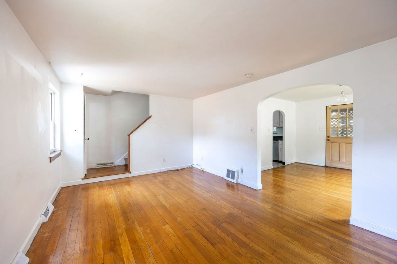 9717 Glendale Rd - Photo 5 of 34
