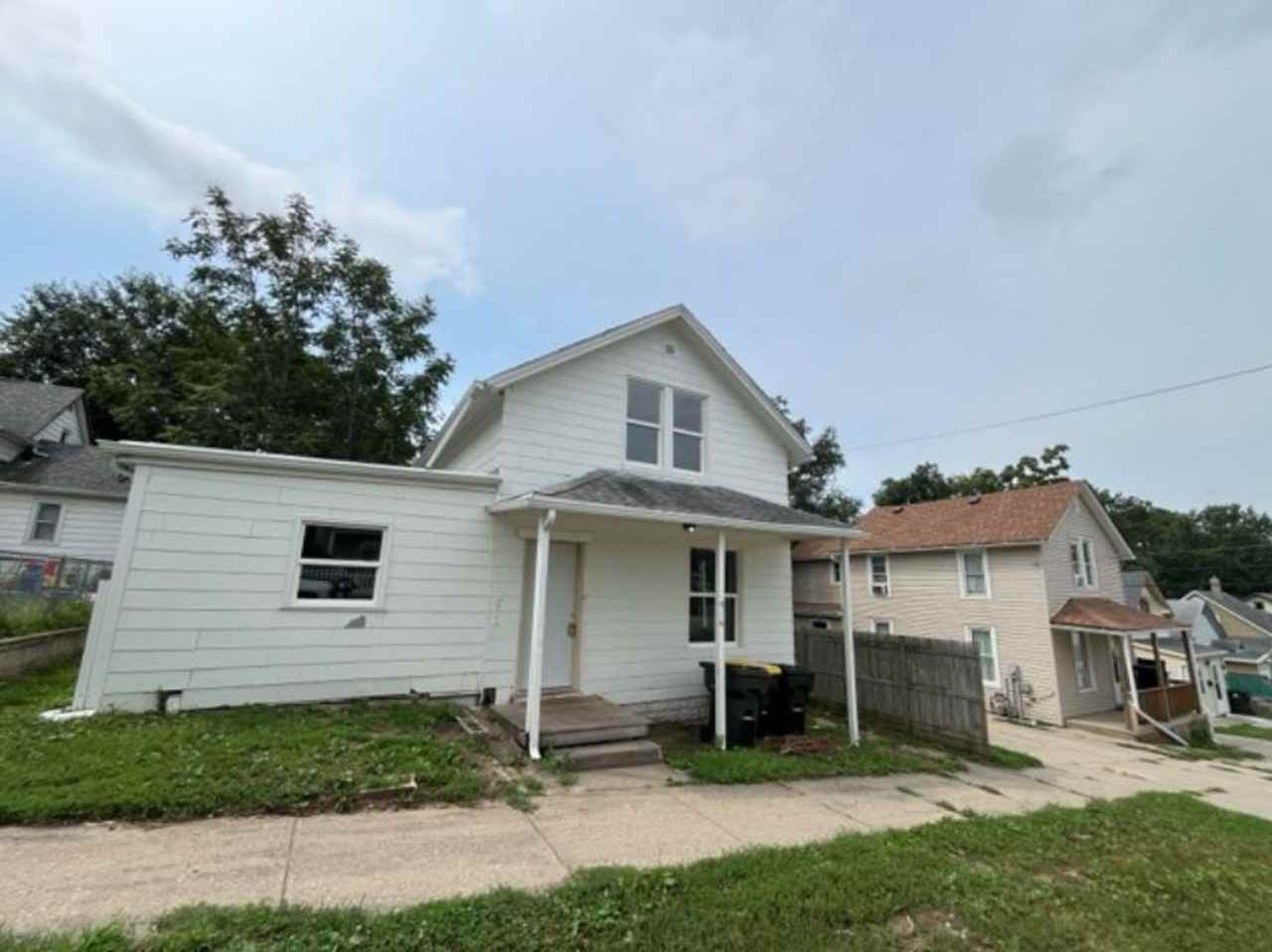 916 15th St - Photo 2 of 33