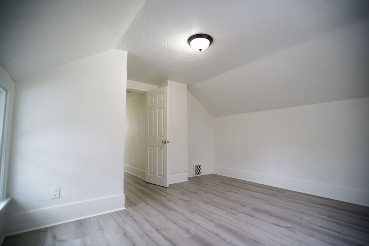 916 15th St - Photo 3 of 33