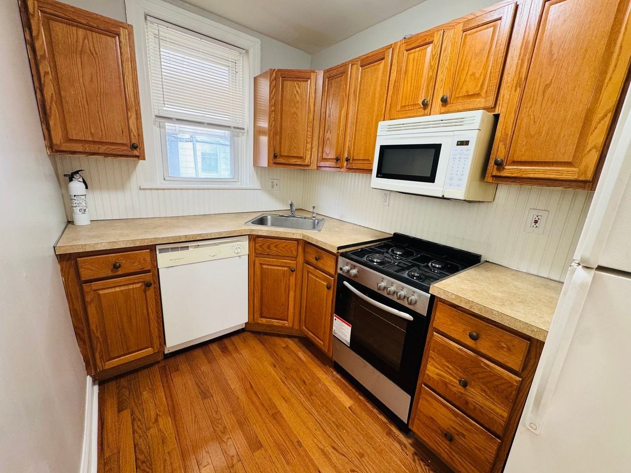 1414 S 28th St - Photo 6 of 27