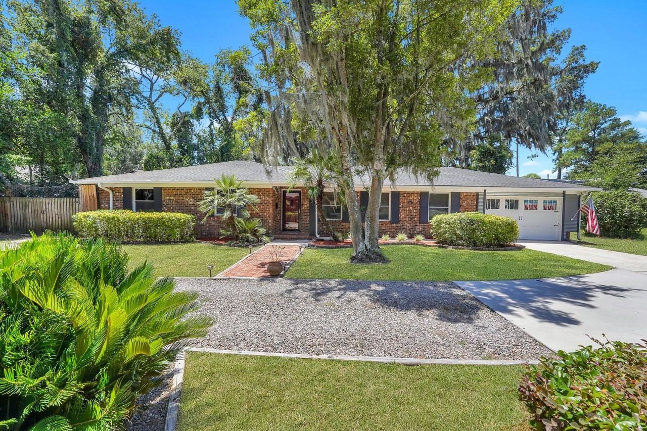 2221 Bonaventure Rd - Photo 2 of 26