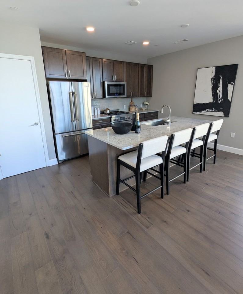 350 Oliver Ave - Photo 4 of 32