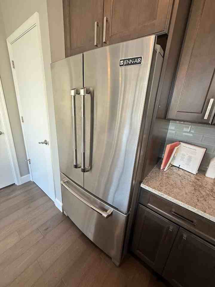 350 Oliver Ave - Photo 6 of 32