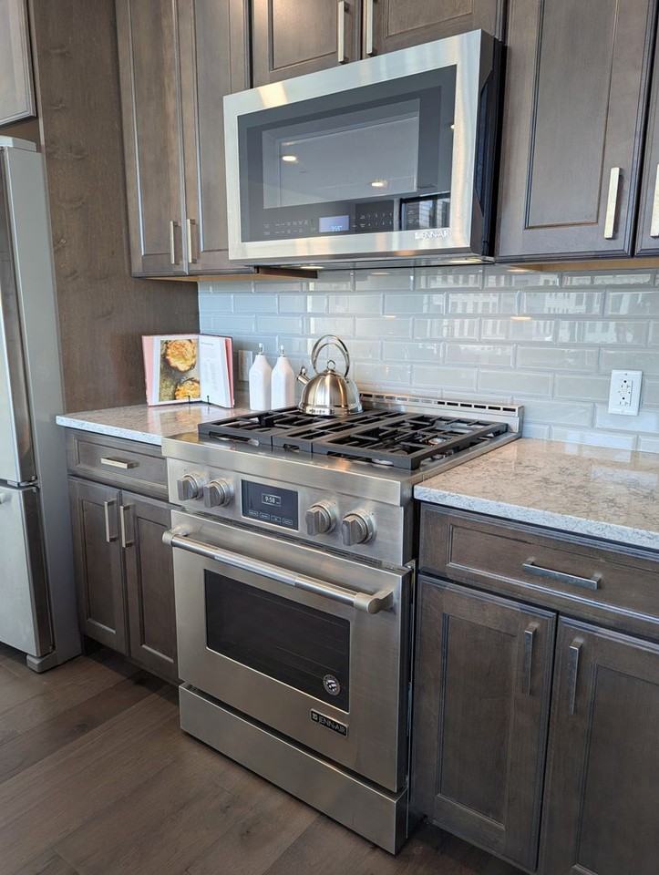 350 Oliver Ave - Photo 7 of 32