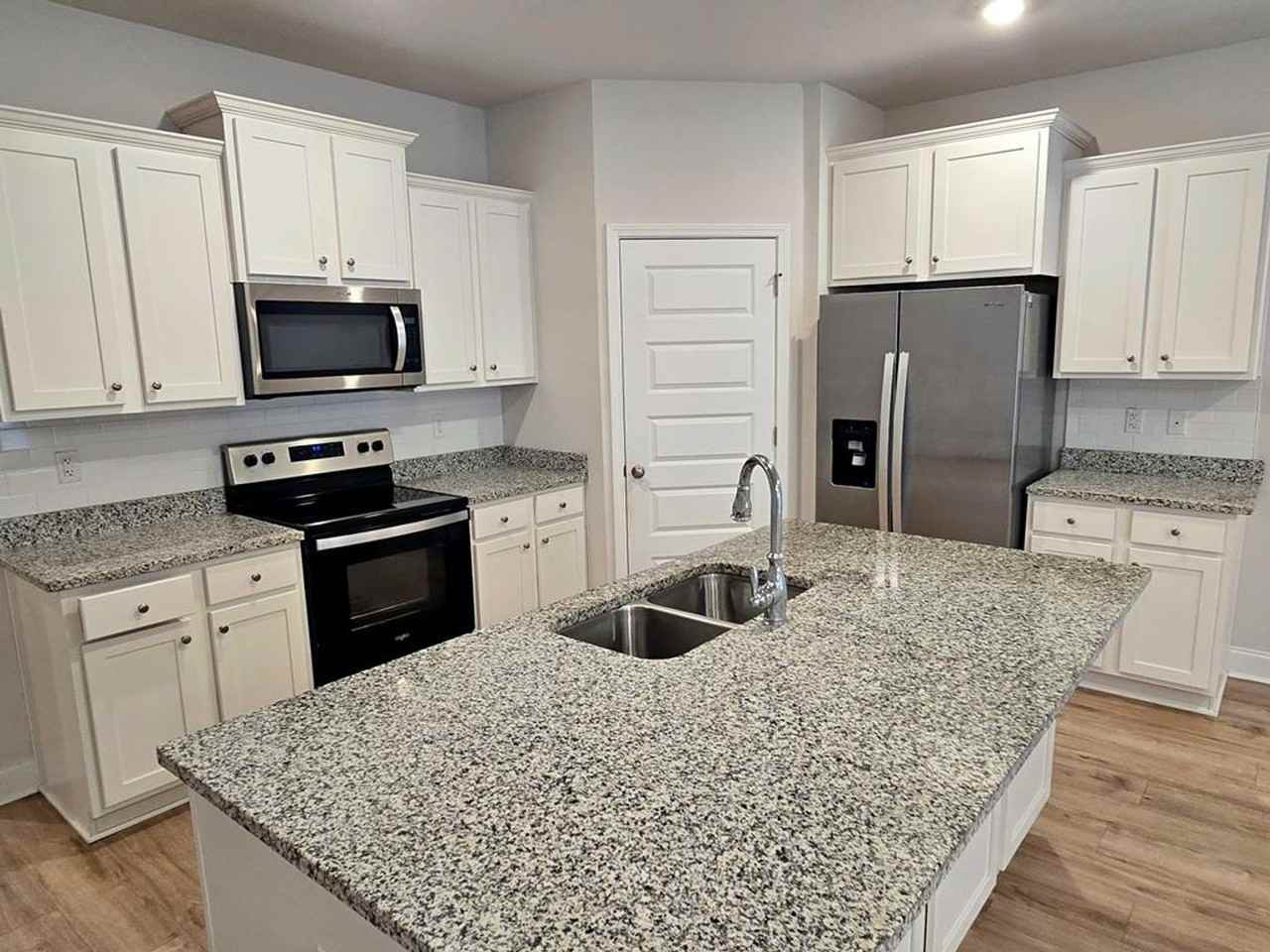 5175 Grand Oak Cir - Photo 4 of 22