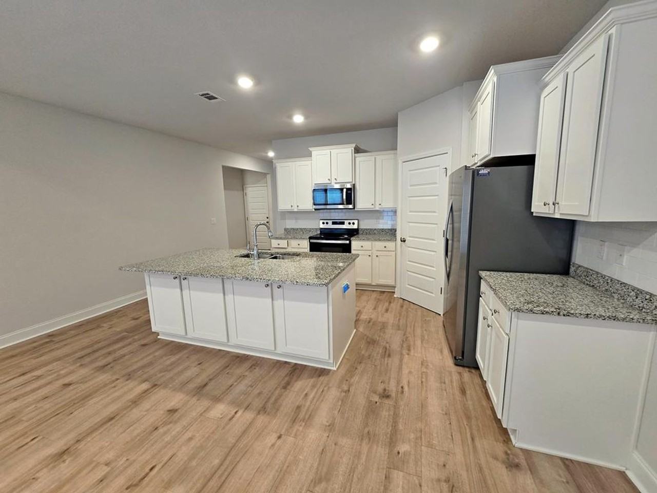 5175 Grand Oak Cir - Photo 6 of 22