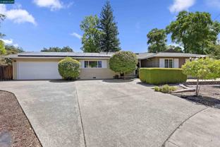 10 Maureen Ct - Photo 1 of 1