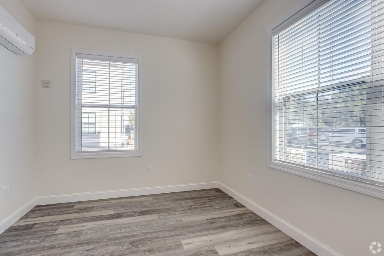 60 Pleasant St Unit 3b #3B - Photo 4 of 8