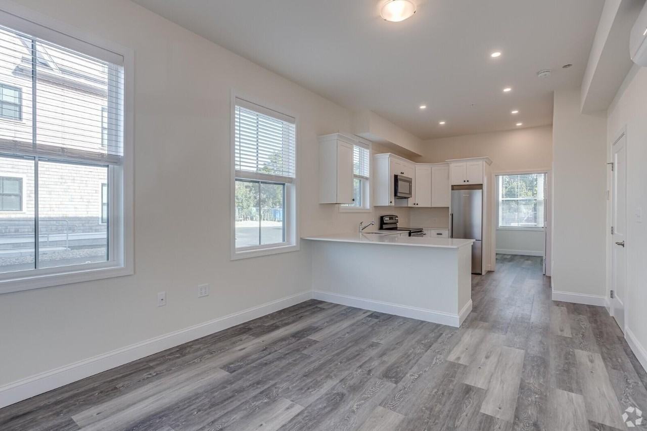 60 Pleasant St Unit 3b #3B - Photo 7 of 8