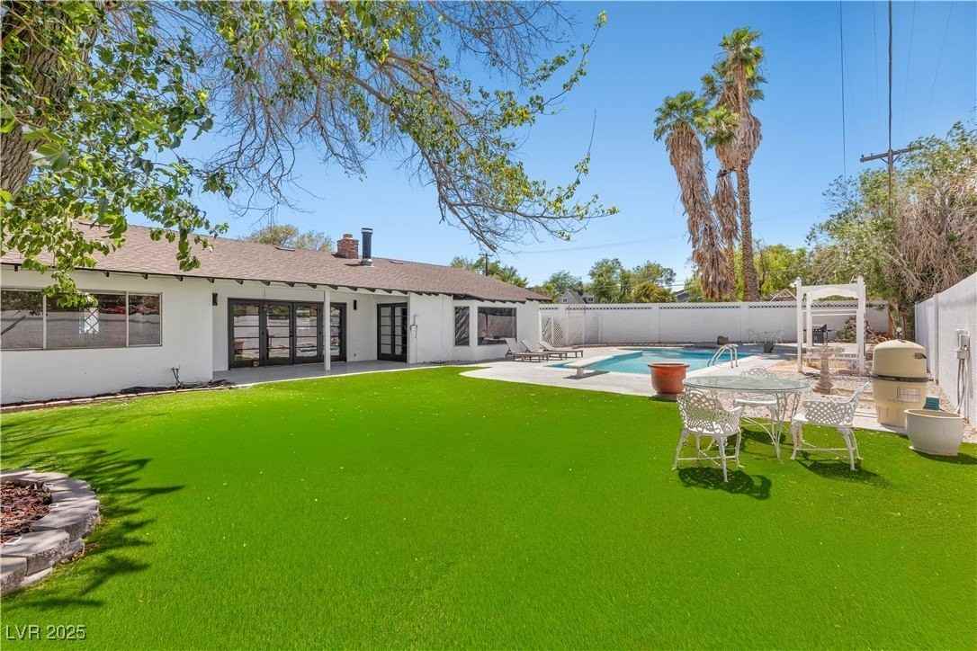 2420 Laurie Dr - Photo 2 of 50