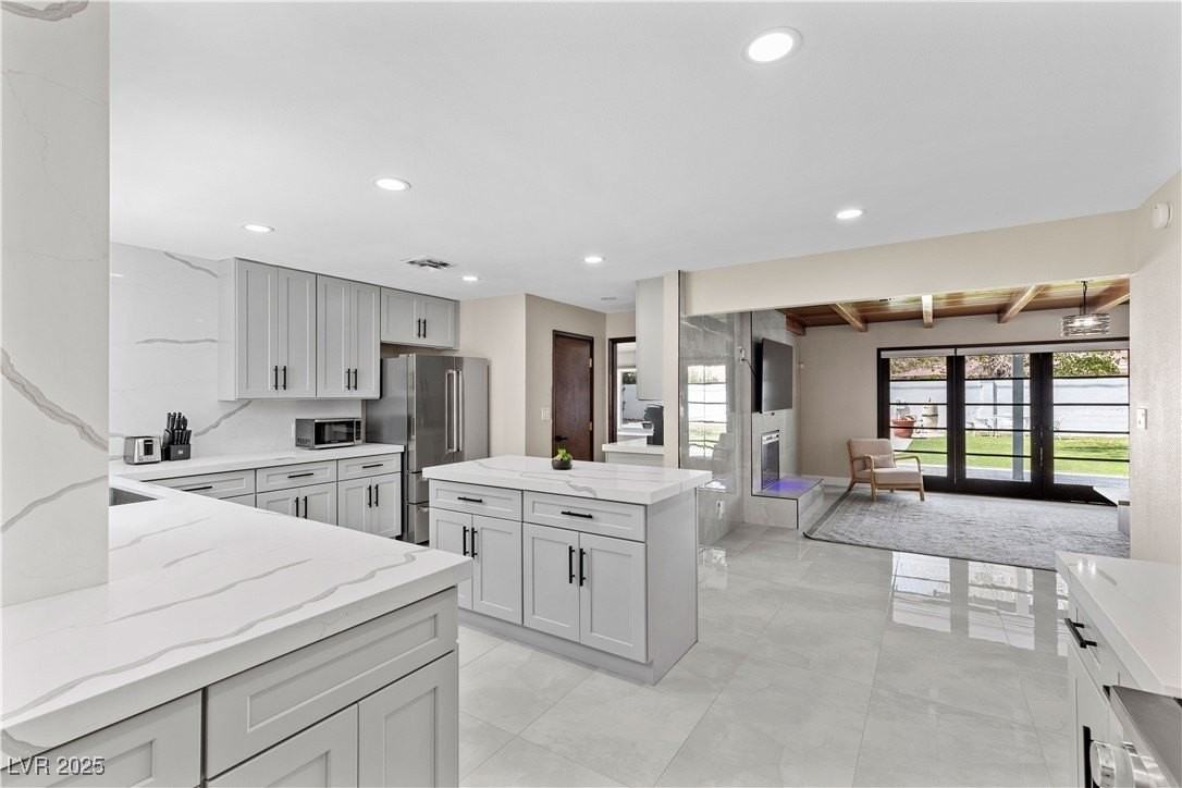 2420 Laurie Dr - Photo 7 of 50