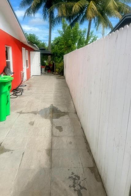 2534 Nw 73rd Ave - Photo 6 of 6