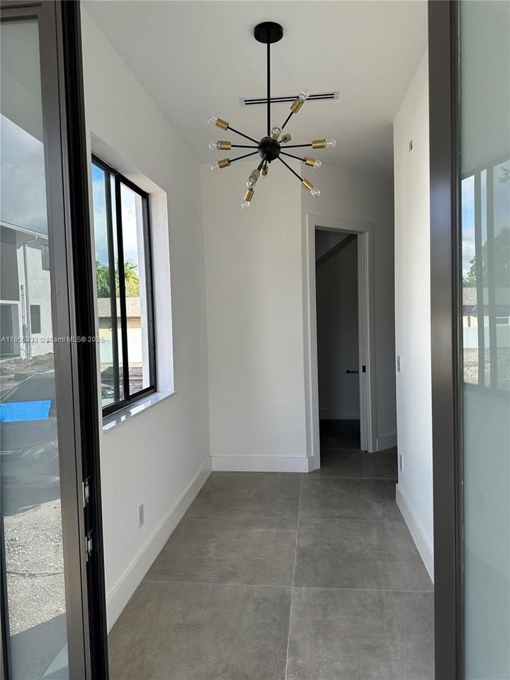 4627 Sw 32nd Ave #2C - Photo 4 of 31