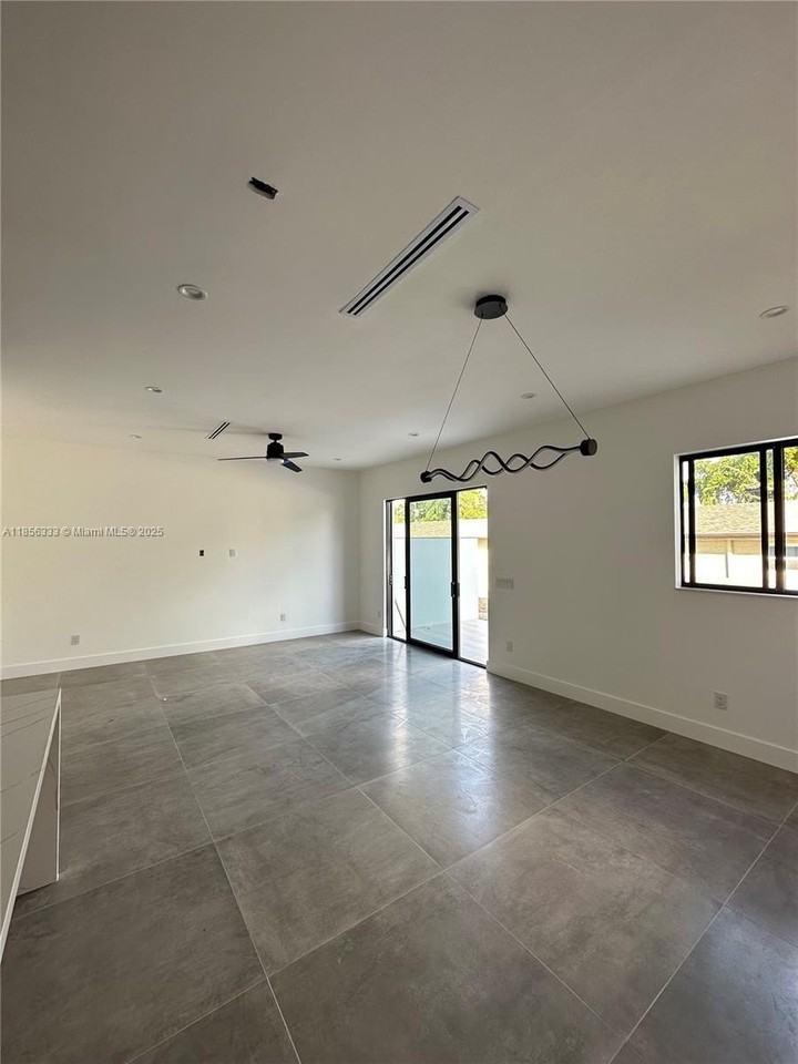 4627 Sw 32nd Ave #2C - Photo 6 of 31