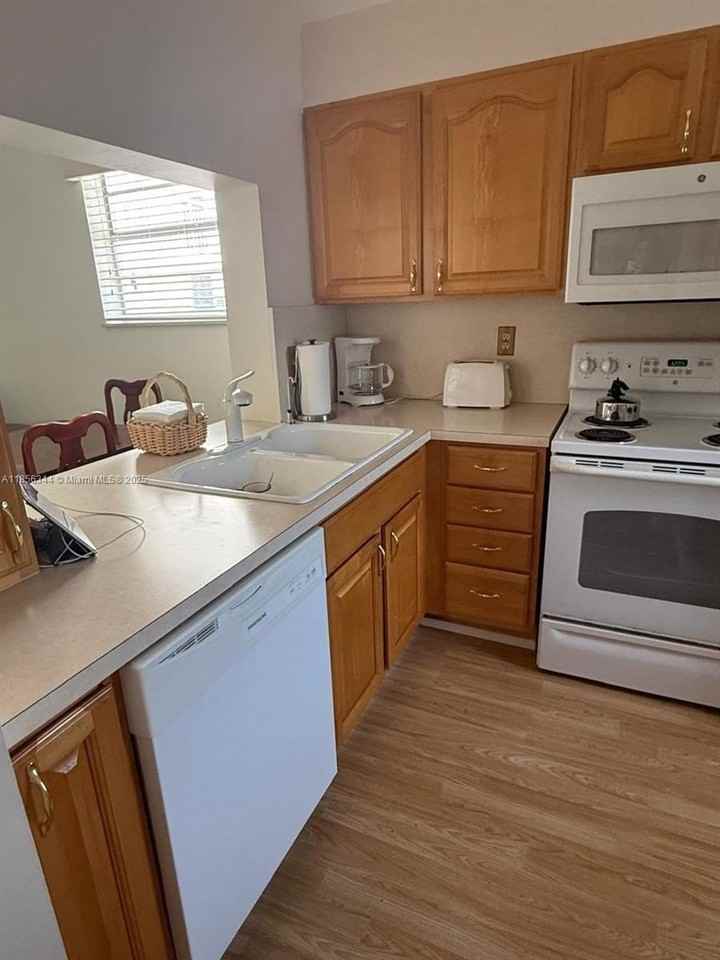 4025 N Federal Hwy #221A - Photo 3 of 24