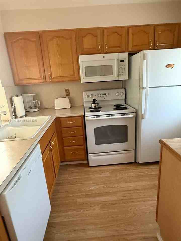 4025 N Federal Hwy #221A - Photo 4 of 24