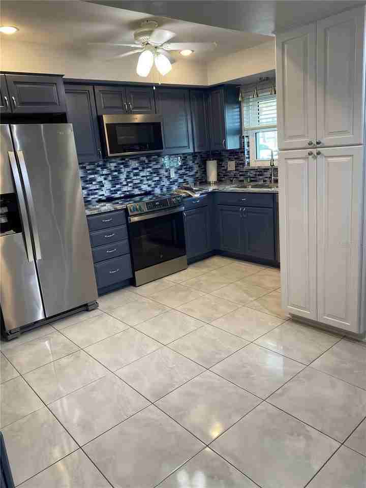 5555 Gulf Blvd #104 - Photo 5 of 35