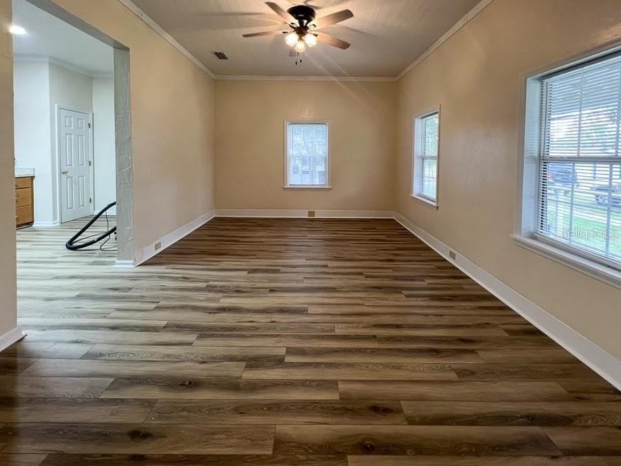 14437 Earle St - Photo 3 of 28