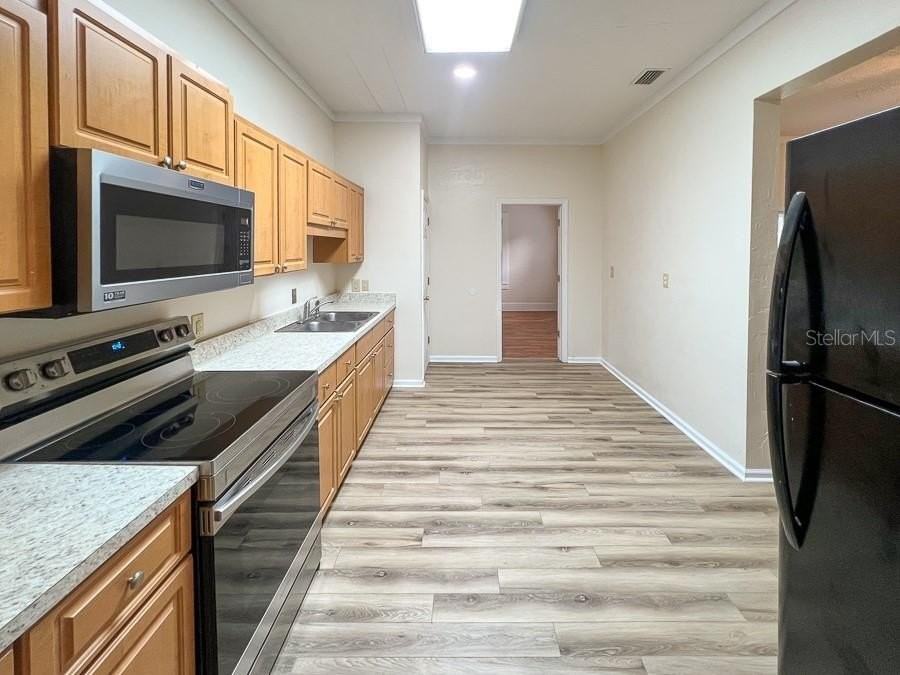 14437 Earle St - Photo 7 of 28