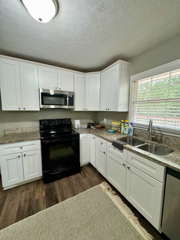 Barcelona Way - Photo 3 of 6