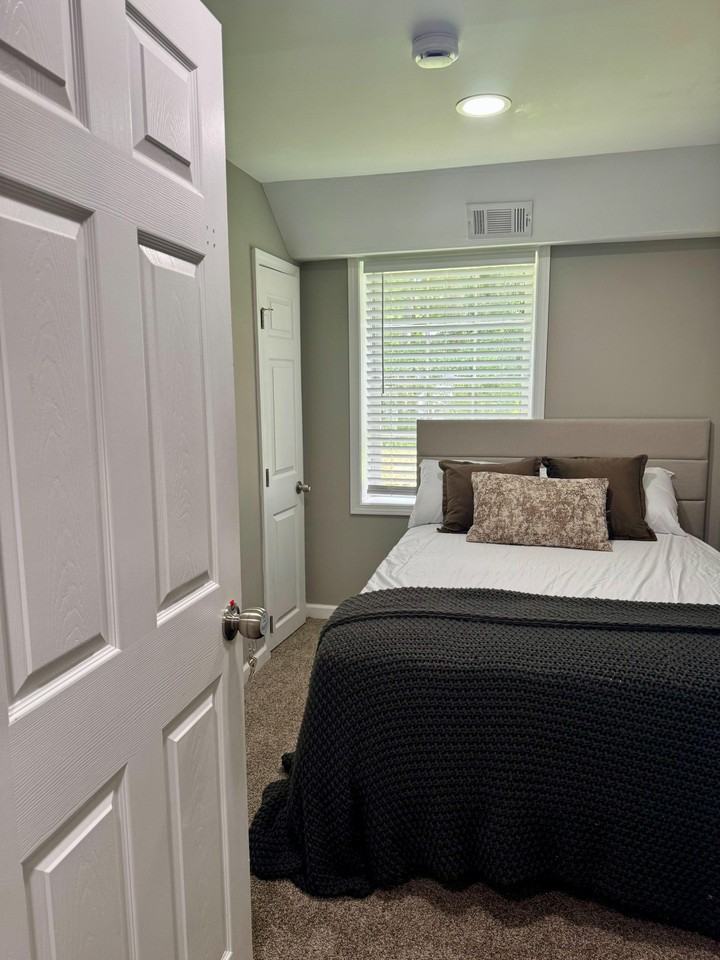 Barcelona Way - Photo 5 of 6