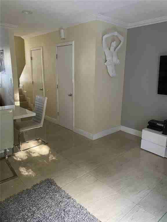 3007 Nw 5th Ter - Photo 6 of 20