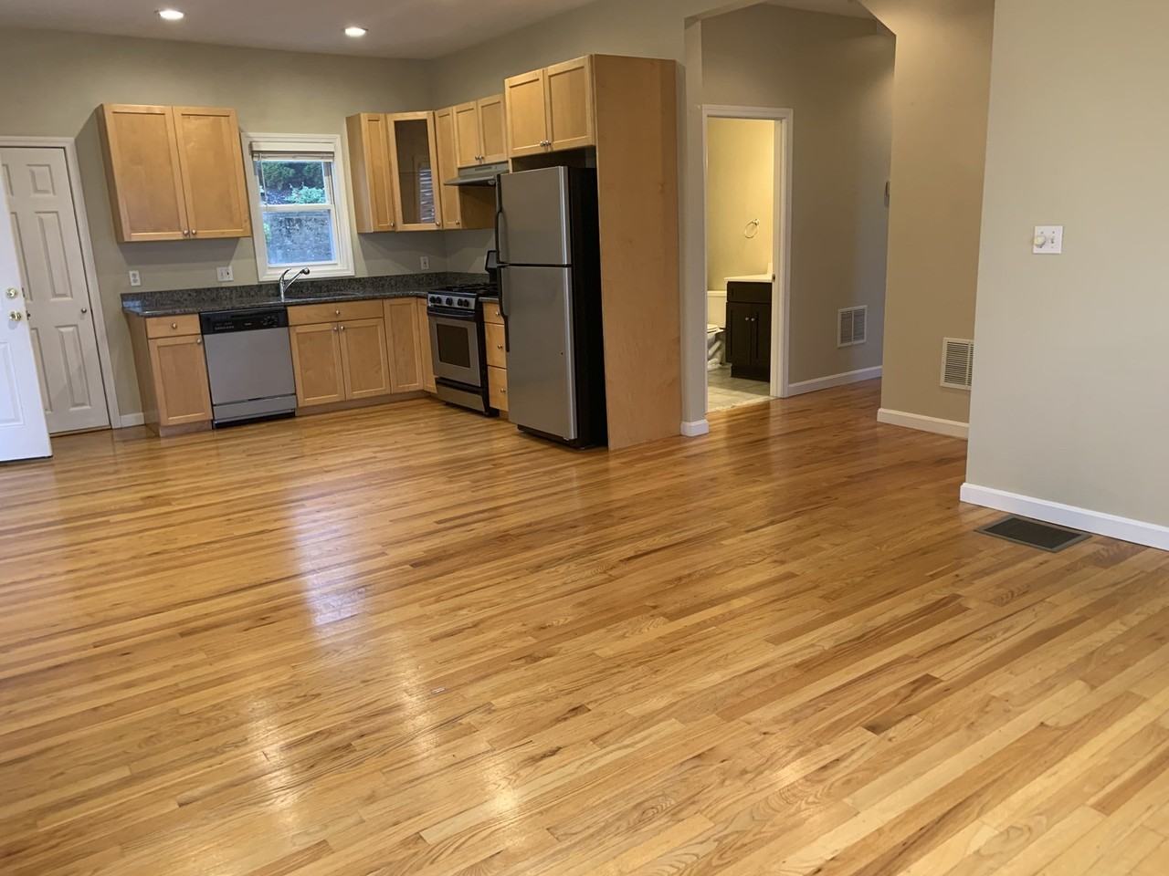 193 Endicott Ave - Photo 3 of 7