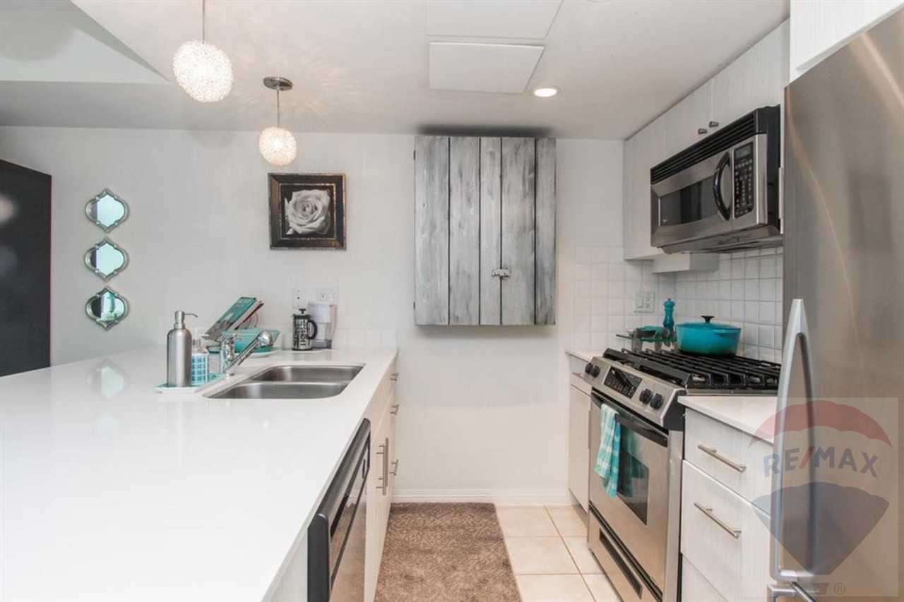 168 Esplanade West TH4 - Photo 2 of 17