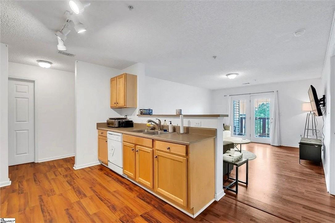 1412 Harts Ridge Dr - Photo 4 of 10