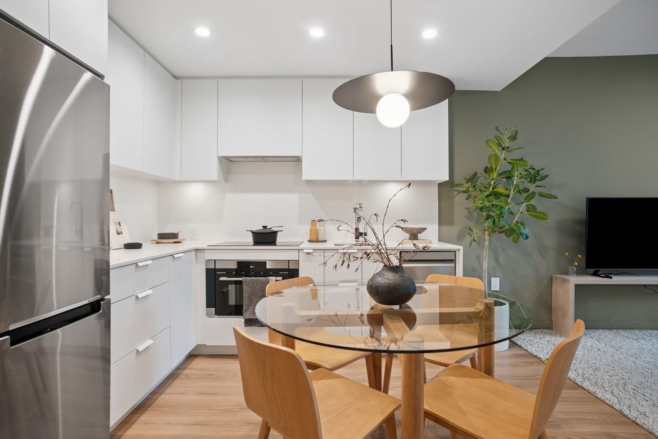 West 42 - Photo 7 of 18