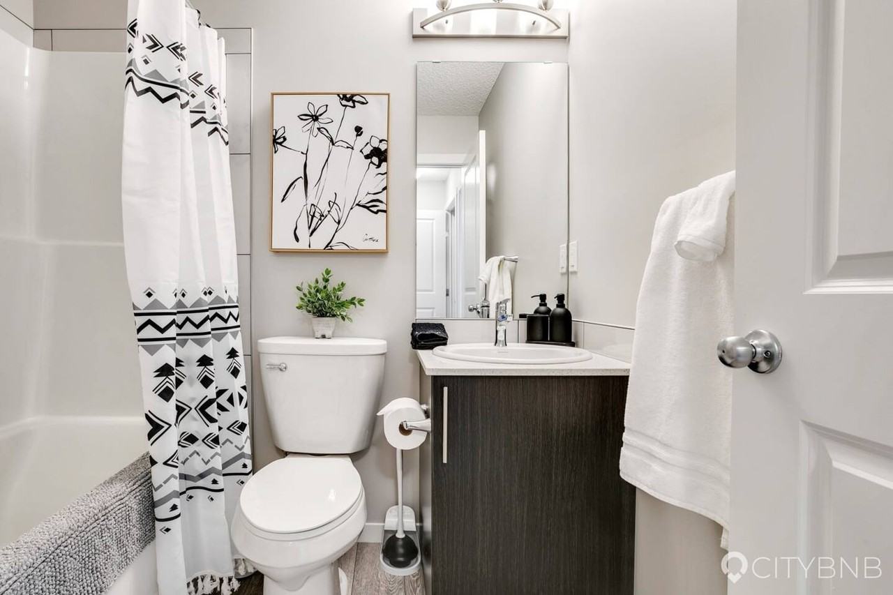 1 Month Free Rent | 2 Bed + Den, 2.5 Bath Luxury Rental in the Uplands – Available Now!!! – SF139 - Photo 2 of 50