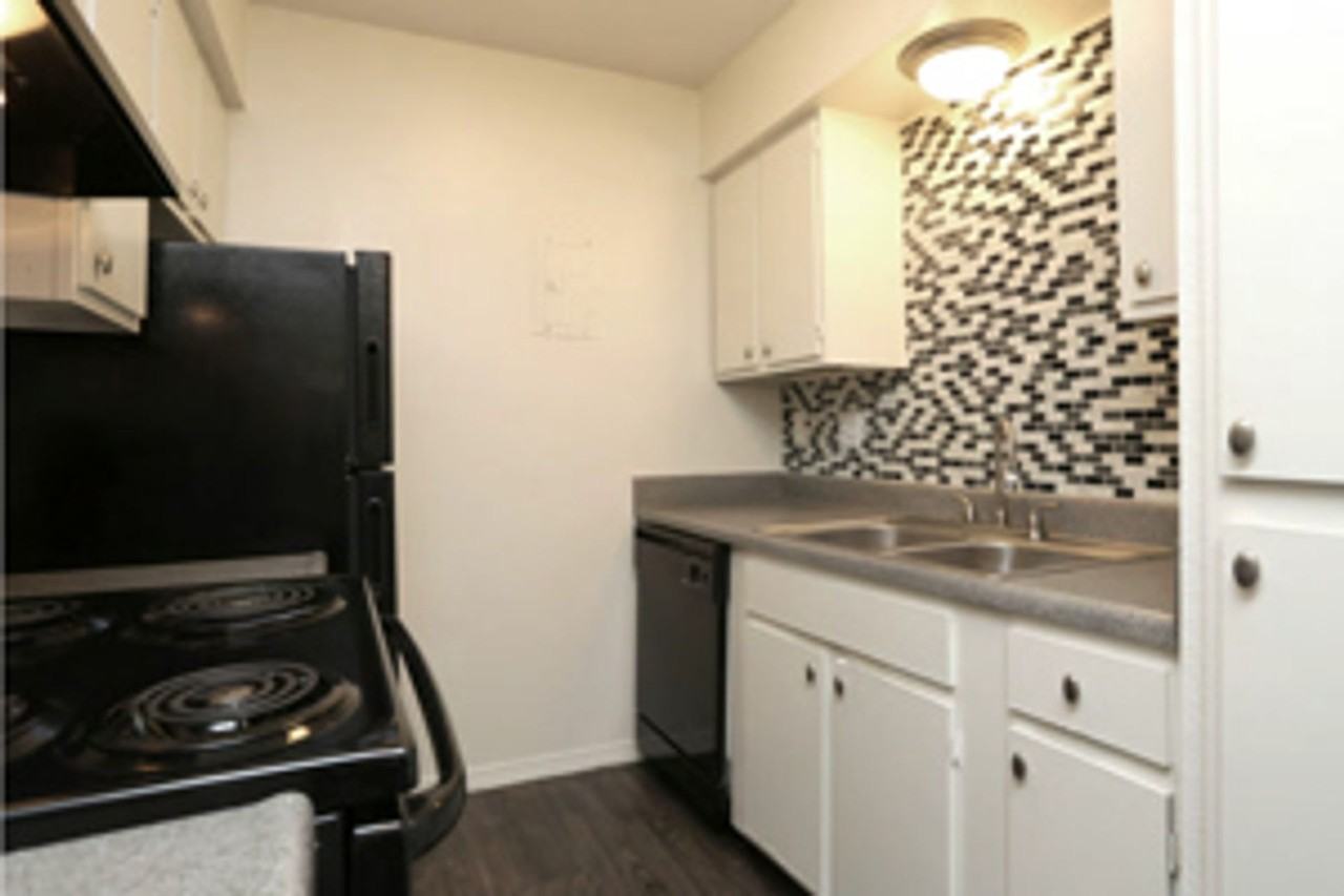 Landry Apartment - Photo 7 of 50