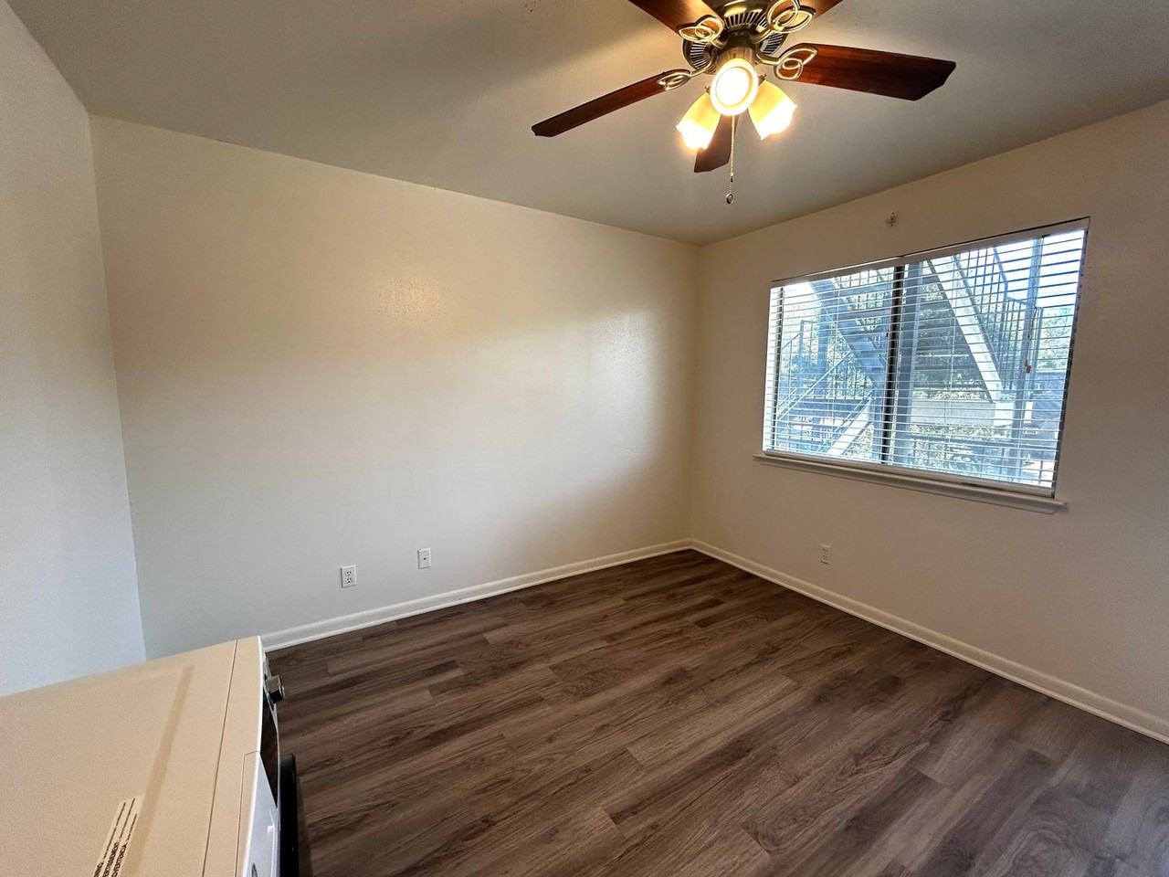 1010 W 23rd St #10 - Photo 5 of 21