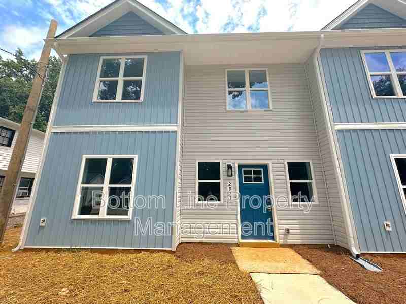 2923 Burgess Dr - Photo 2 of 33