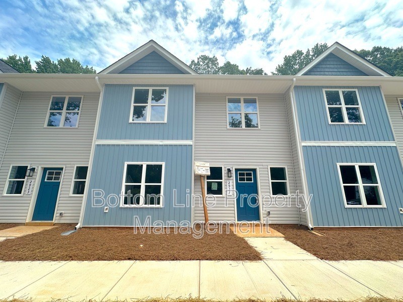 2927 Burgess Dr - Photo 2 of 31