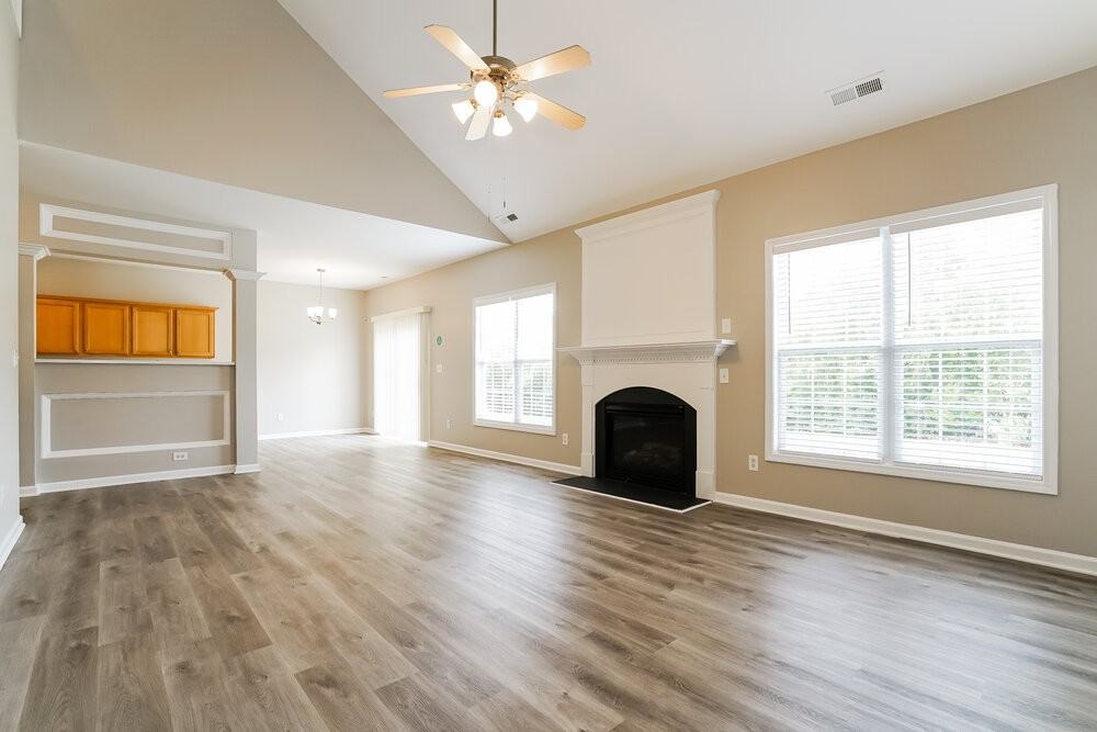 8115 Willowglen Dr - Photo 4 of 17