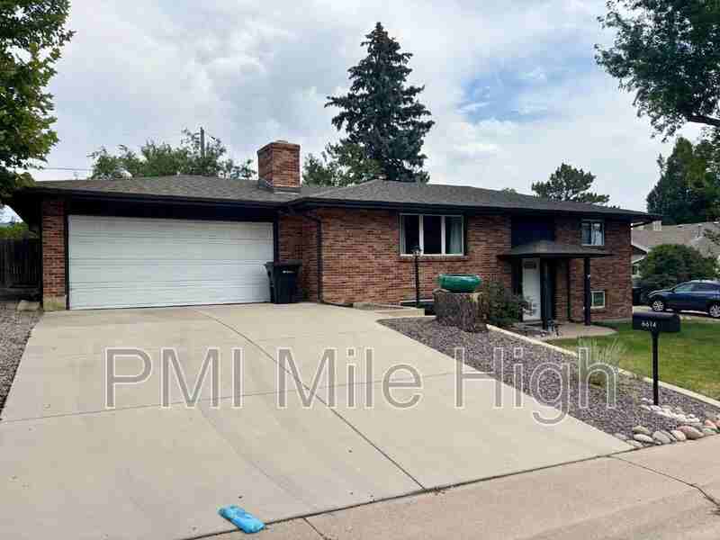 6614 Everett St - Photo 2 of 33