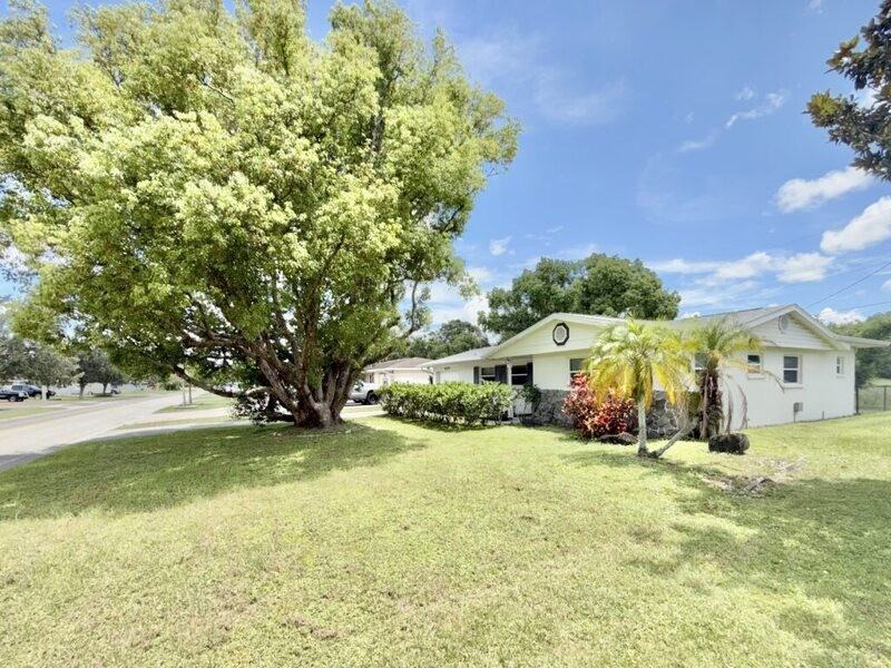 4149 Prudence Dr - Photo 3 of 50