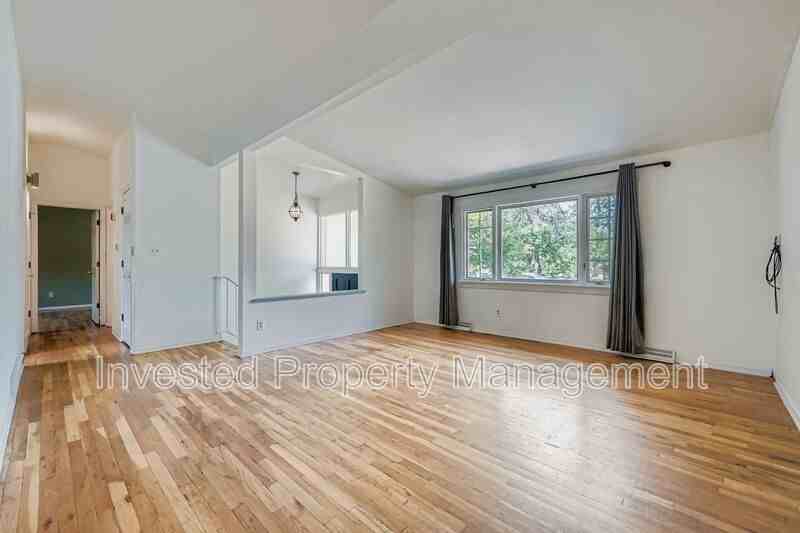 536 Quentin St - Photo 2 of 13