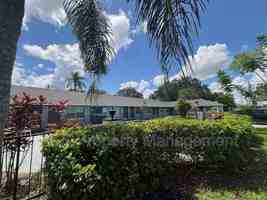 featured image of 1031 Columbia Ave #M